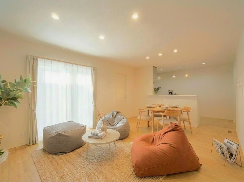 暮らしに必要な空間をバランスよくまとめた26坪の平屋。シンプルな間取りながらも、親子で快適に過ごせる十分な広さを確保し、日々の暮らしに寄り添う住まいに仕上げました。