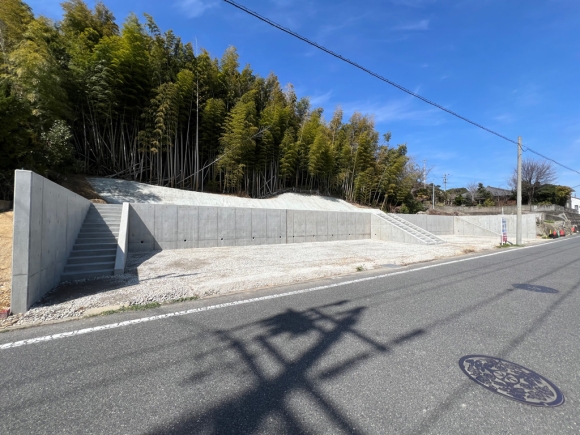 ドローン撮影。東側からの日差しが暖かい。